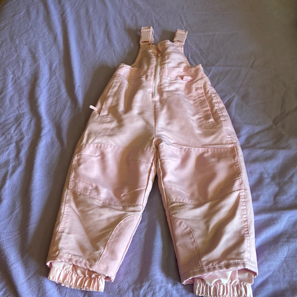Little girl’s snow pants
